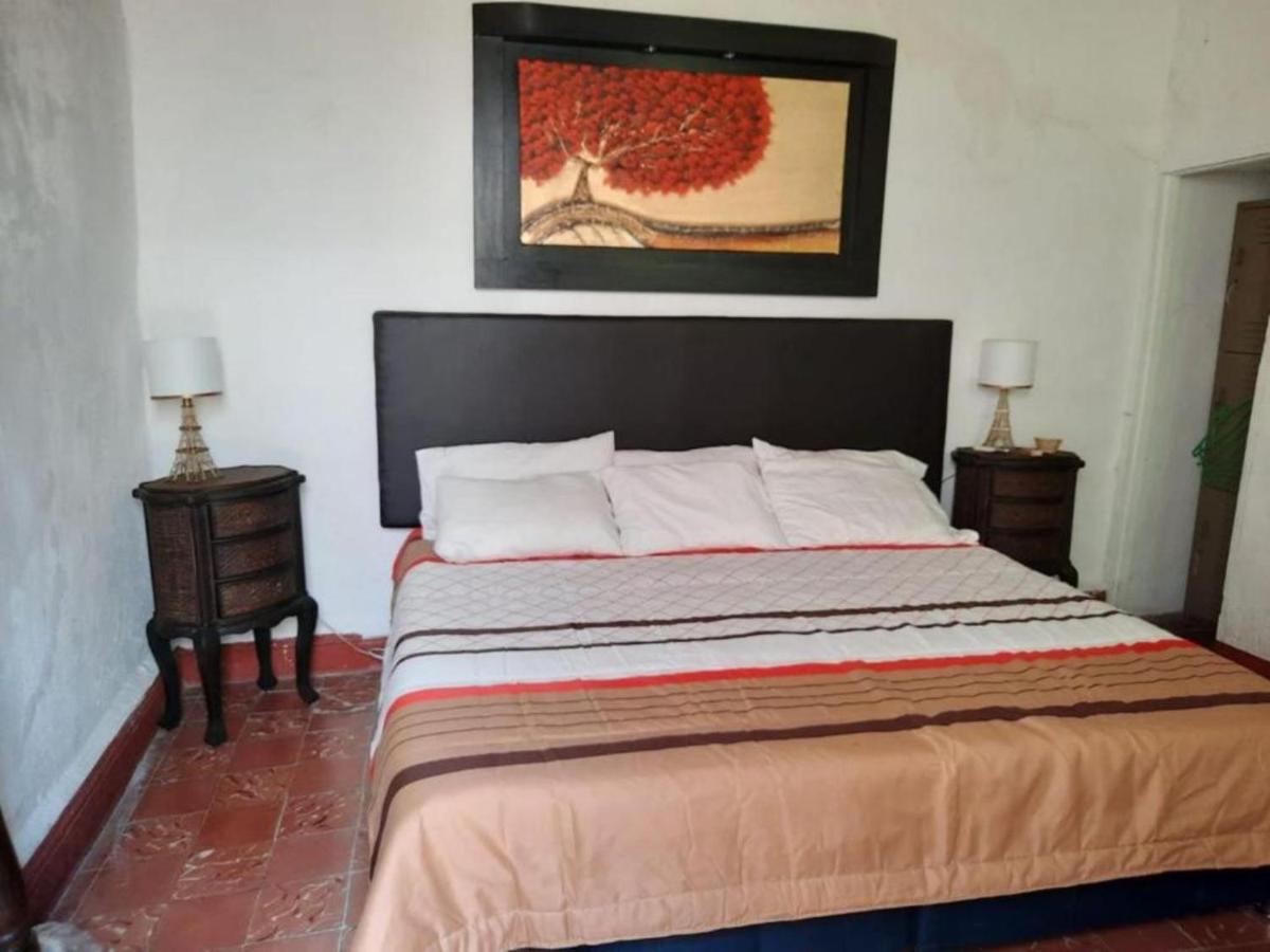 Ikali Hostel Монтеррей Экстерьер фото